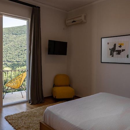 Theoxenia Hotel 안드리차이나 외부 사진