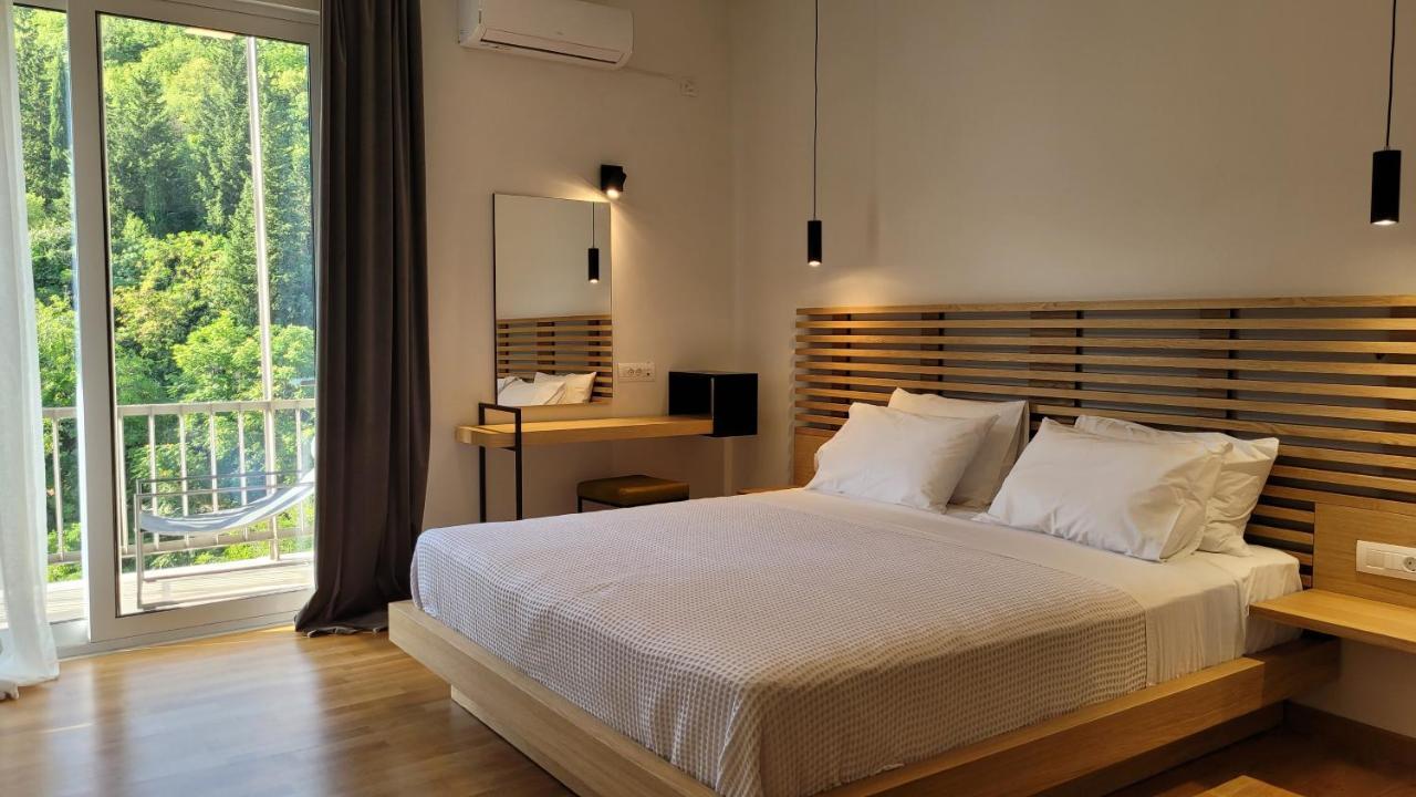 Theoxenia Hotel 안드리차이나 외부 사진
