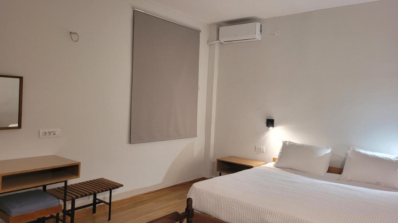 Theoxenia Hotel 안드리차이나 외부 사진