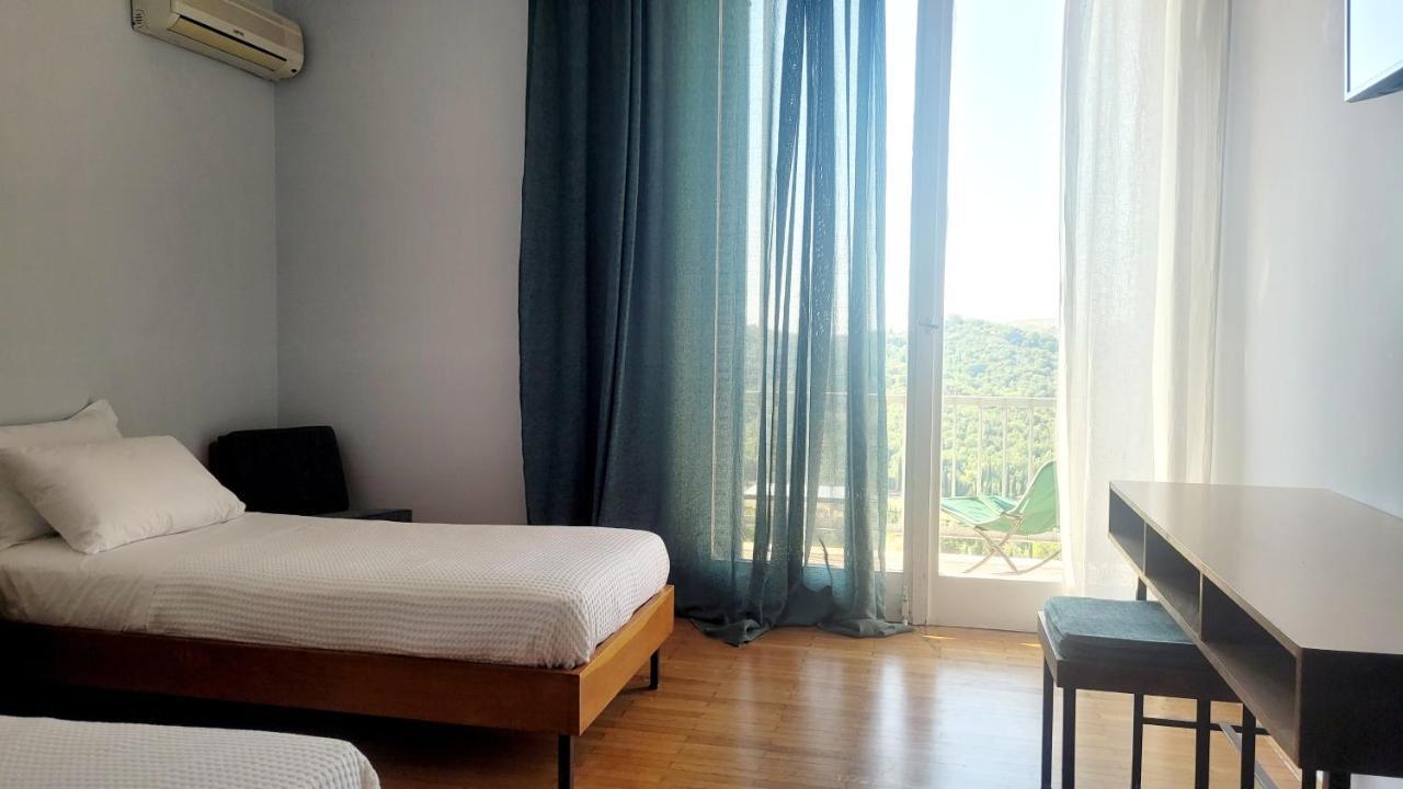 Theoxenia Hotel 안드리차이나 외부 사진