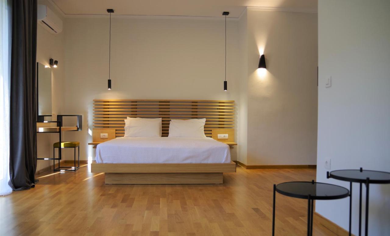 Theoxenia Hotel 안드리차이나 외부 사진
