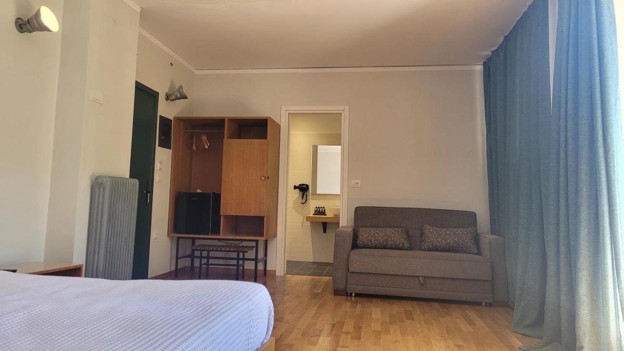 Theoxenia Hotel 안드리차이나 외부 사진
