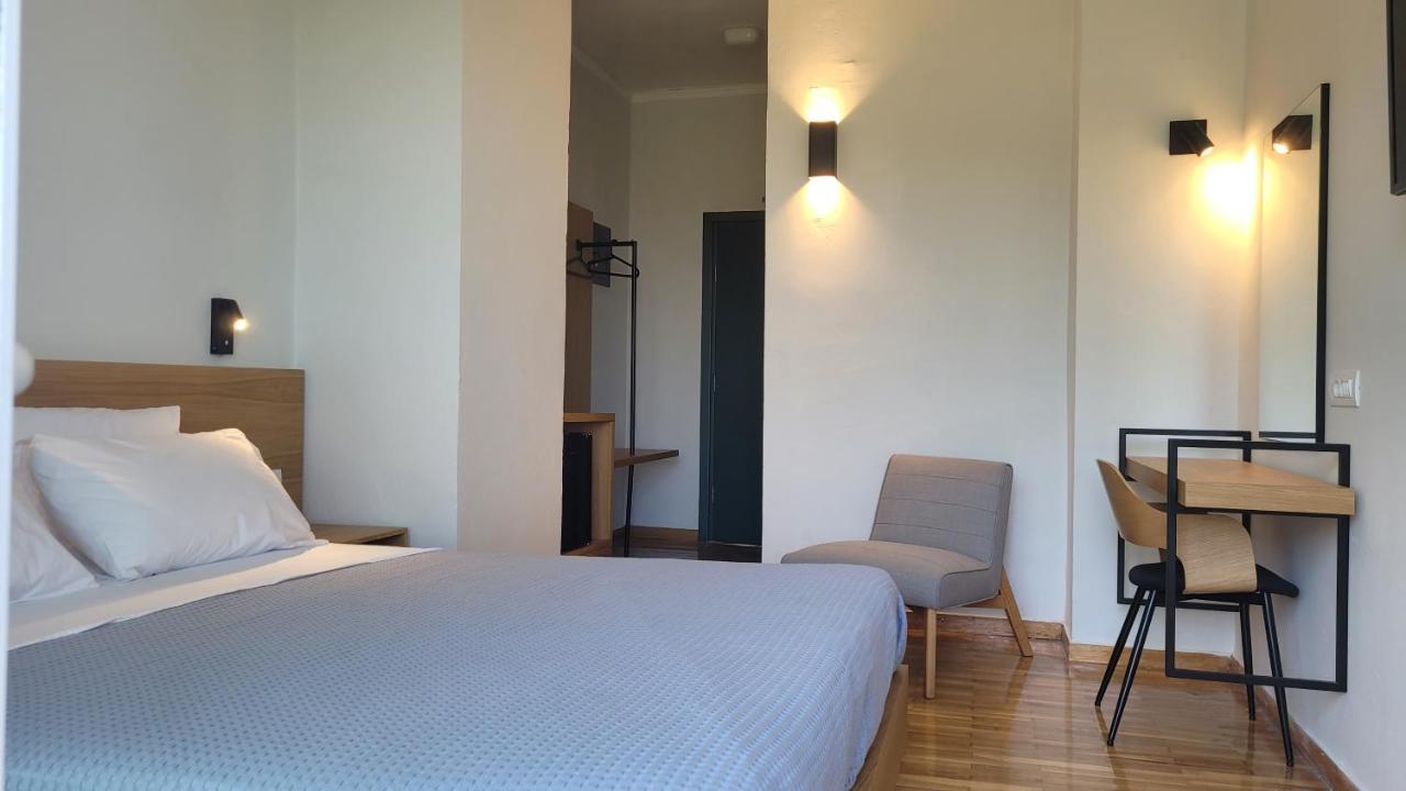 Theoxenia Hotel 안드리차이나 외부 사진