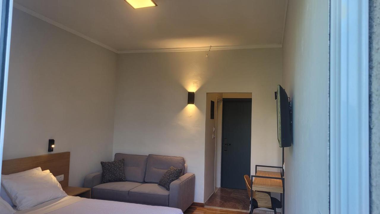 Theoxenia Hotel 안드리차이나 외부 사진