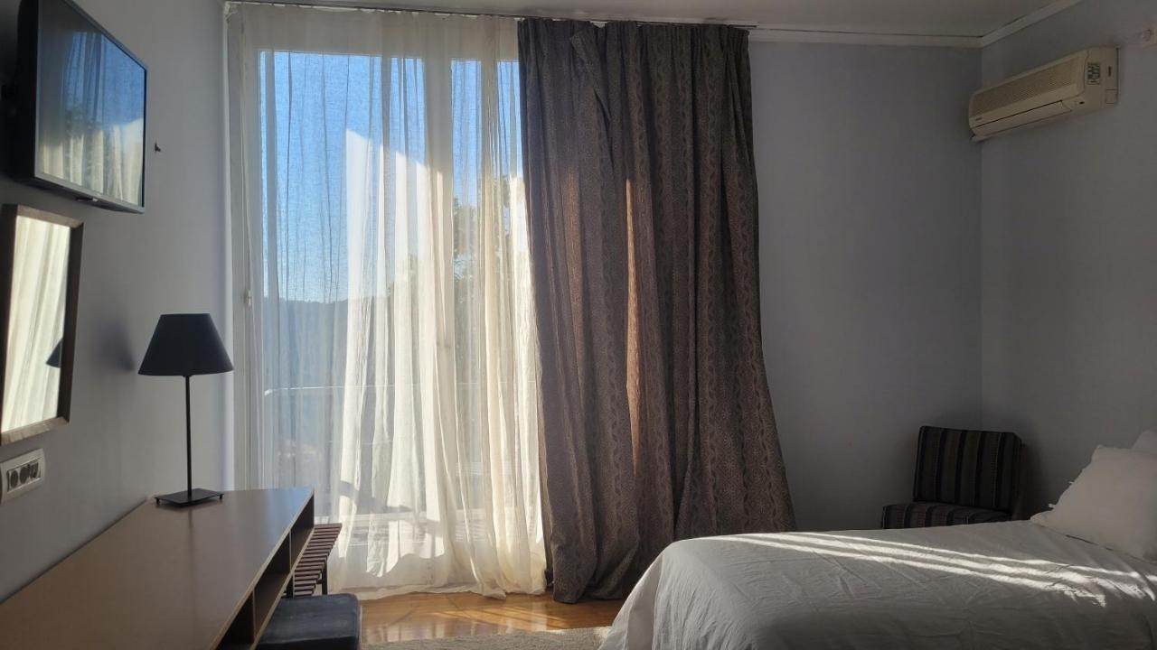 Theoxenia Hotel 안드리차이나 외부 사진