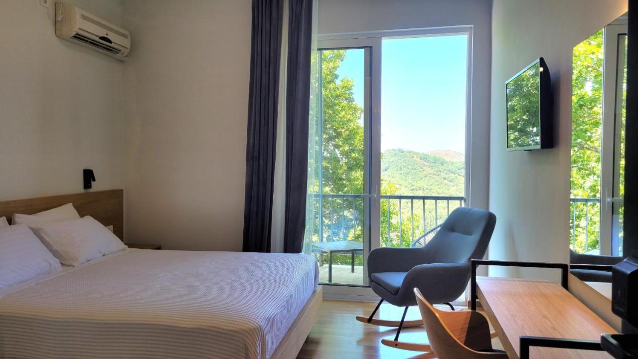 Theoxenia Hotel 안드리차이나 외부 사진