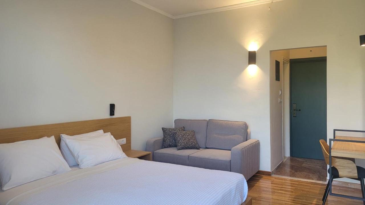 Theoxenia Hotel 안드리차이나 외부 사진