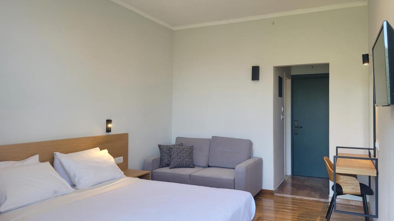 Theoxenia Hotel 안드리차이나 외부 사진