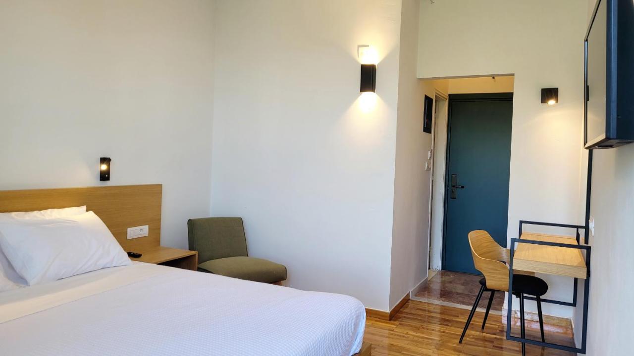 Theoxenia Hotel 안드리차이나 외부 사진