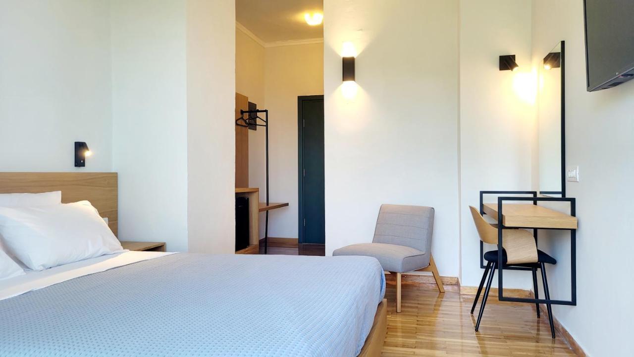 Theoxenia Hotel 안드리차이나 외부 사진