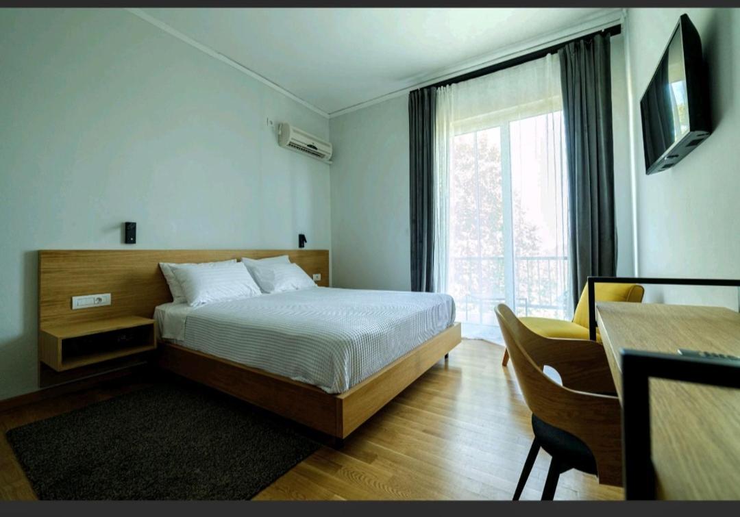 Theoxenia Hotel 안드리차이나 외부 사진