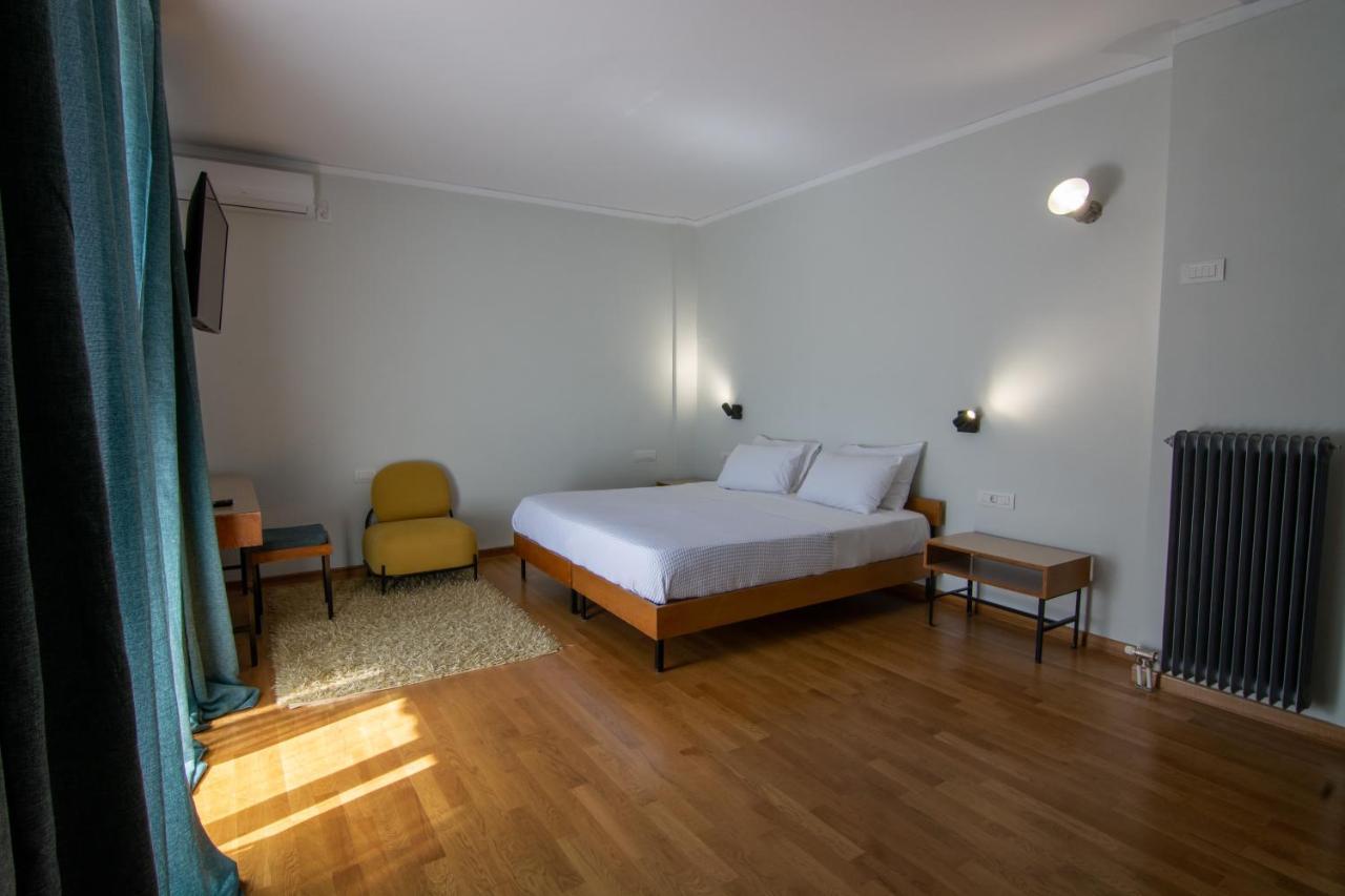 Theoxenia Hotel 안드리차이나 외부 사진