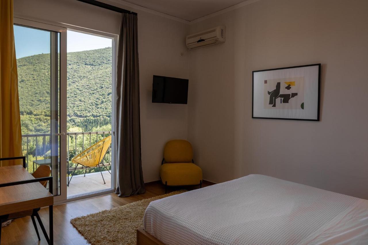 Theoxenia Hotel 안드리차이나 외부 사진